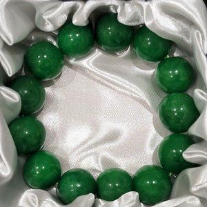 Green Jade beaded stretch bracelet 15-17mm beads 620 cts